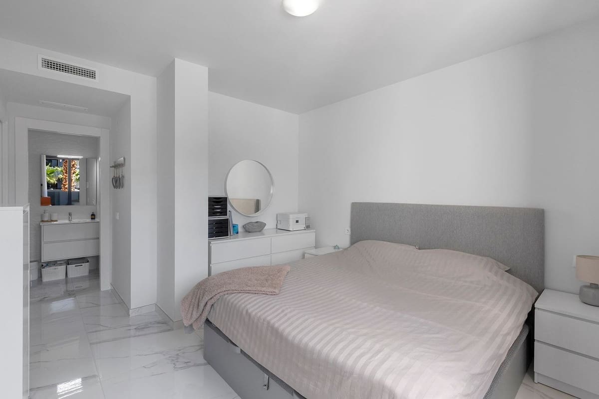 2 slaapkamer Appartement te koop in Los Altos met zwembad garage - € 249.000 (Ref: 9917626)