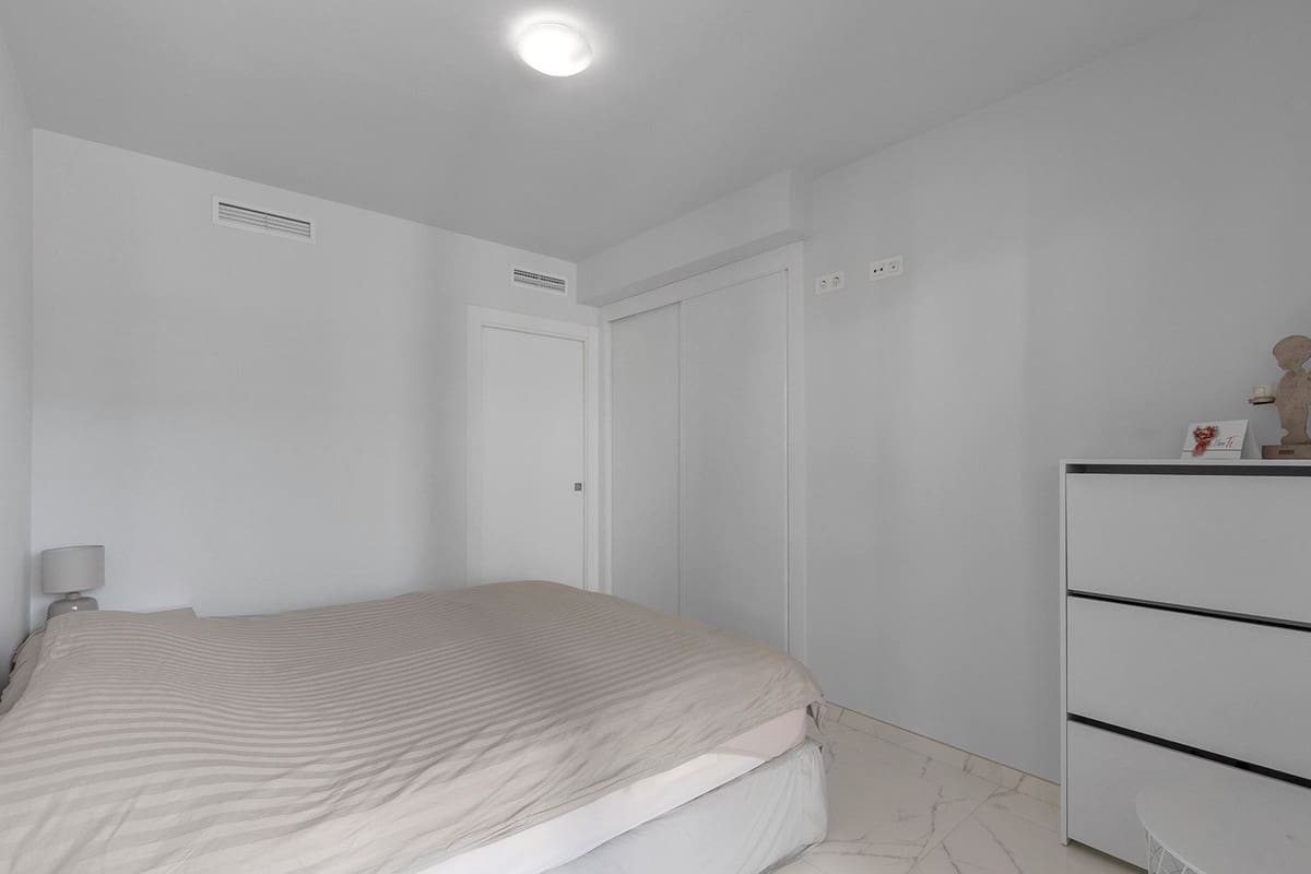 2 slaapkamer Appartement te koop in Los Altos met zwembad garage - € 249.000 (Ref: 9917626)