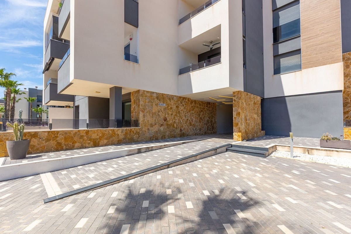2 slaapkamer Appartement te koop in Los Altos met zwembad garage - € 249.000 (Ref: 9917626)