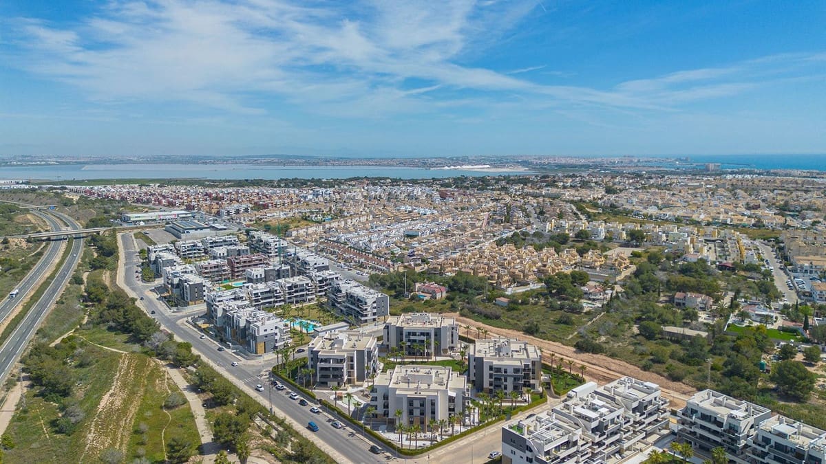 2 slaapkamer Appartement te koop in Los Altos met zwembad garage - € 249.000 (Ref: 9917626)
