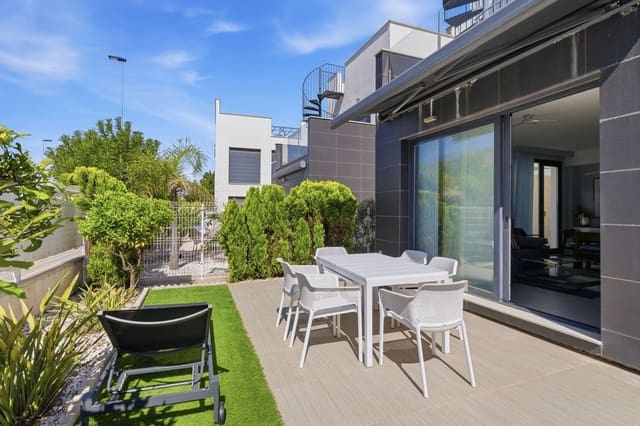 3 chambre Villa/Maison à vendre à Punta Prima, Orihuela avec piscine garage - 395 000 € (Ref: 9917627)