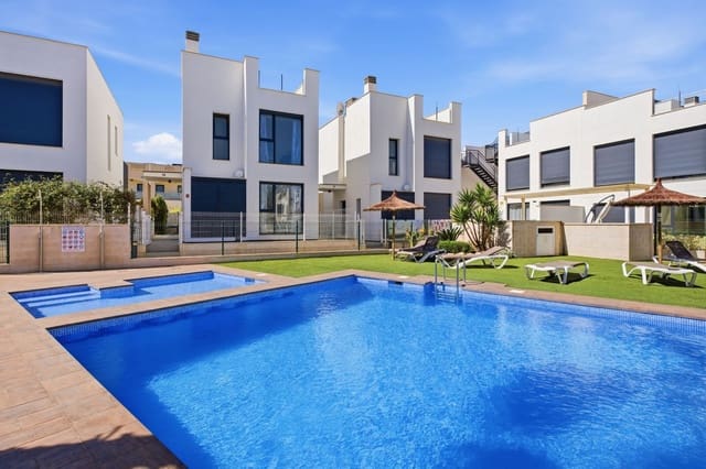 3 chambre Villa/Maison à vendre à Punta Prima, Orihuela avec piscine garage - 395 000 € (Ref: 9917627)