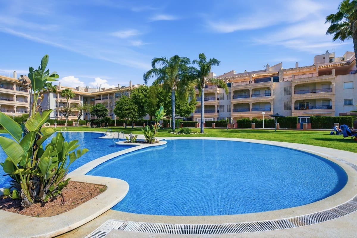 Apartamento de 2 habitaciones en Playa Flamenca en venta con piscina - 220.000 € (Ref: 9917628)