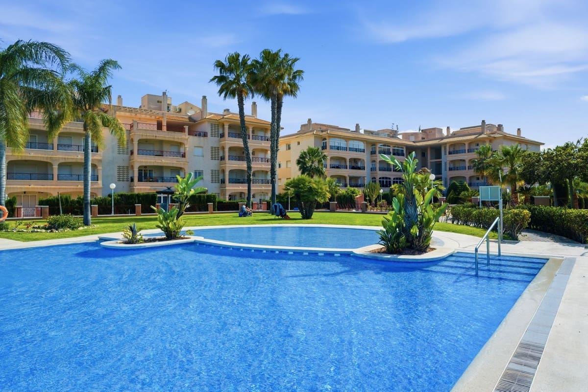 Apartamento de 2 habitaciones en Playa Flamenca en venta con piscina - 220.000 € (Ref: 9917628)