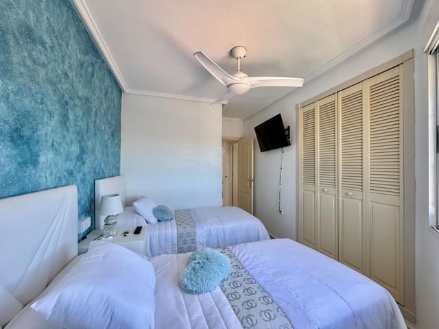 2 chambre Appartement à vendre à Torrevieja avec piscine - 172 900 € (Ref: 9918938)