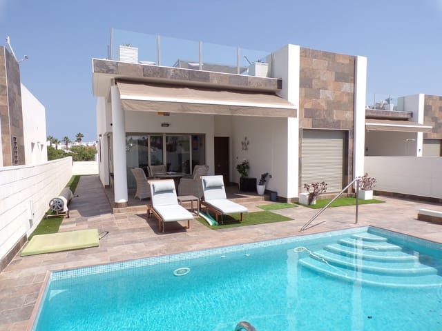 3 soverom Villa til salgs i Villamartin, Orihuela med svømmebasseng garasje - € 435 000 (Ref: 9945032)
