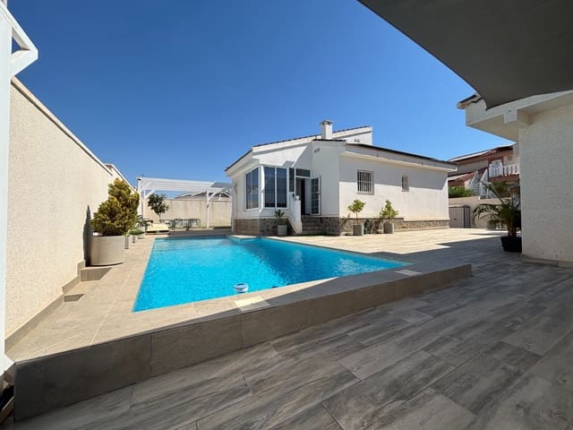 4 soveværelse Villa til salg i Ciudad Quesada, Rojales med swimmingpool garage - € 470.000 (Ref: 9955540)