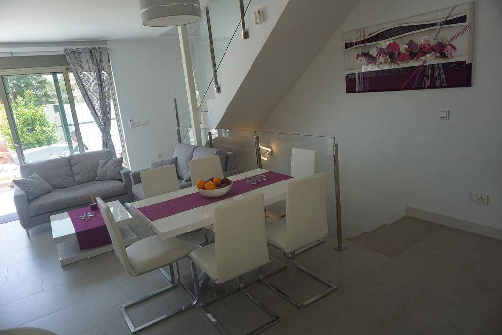 3 makuuhuone Huvila myytävänä paikassa Villamartin mukana uima-altaan 
autotalli - 470 000 € (Ref: 9955552)