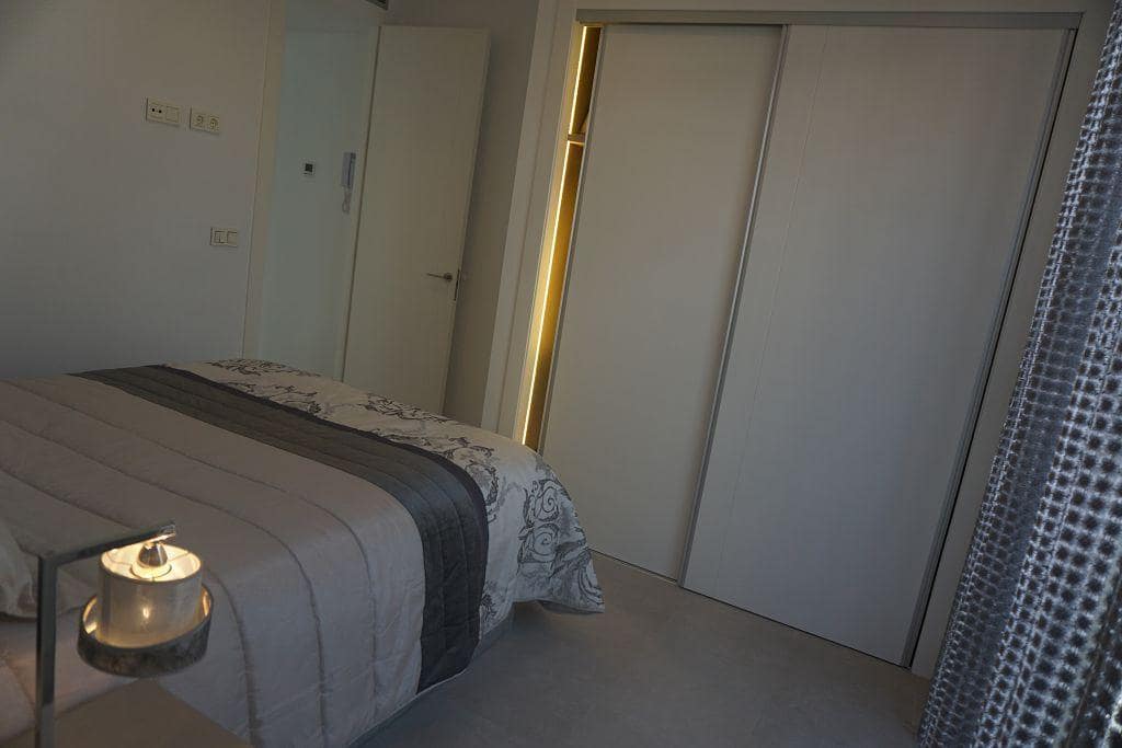 3 makuuhuone Huvila myytävänä paikassa Villamartin mukana uima-altaan 
autotalli - 470 000 € (Ref: 9955552)