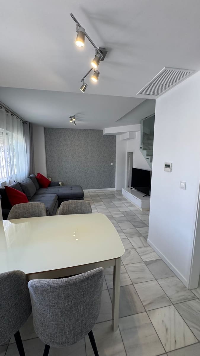 2 soverom Hus til salgs i Torrevieja med svømmebasseng garasje - € 240 000 (Ref: 9959029)