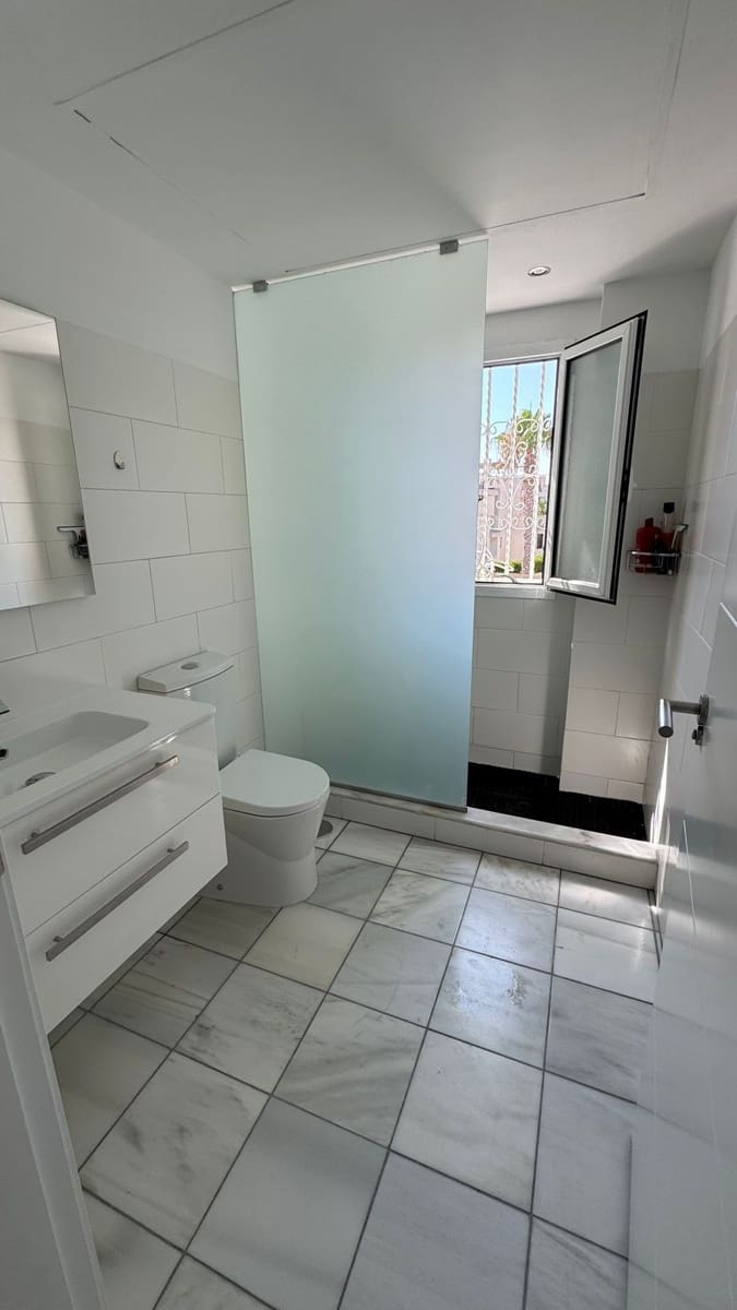 2 soverom Hus til salgs i Torrevieja med svømmebasseng garasje - € 240 000 (Ref: 9959029)