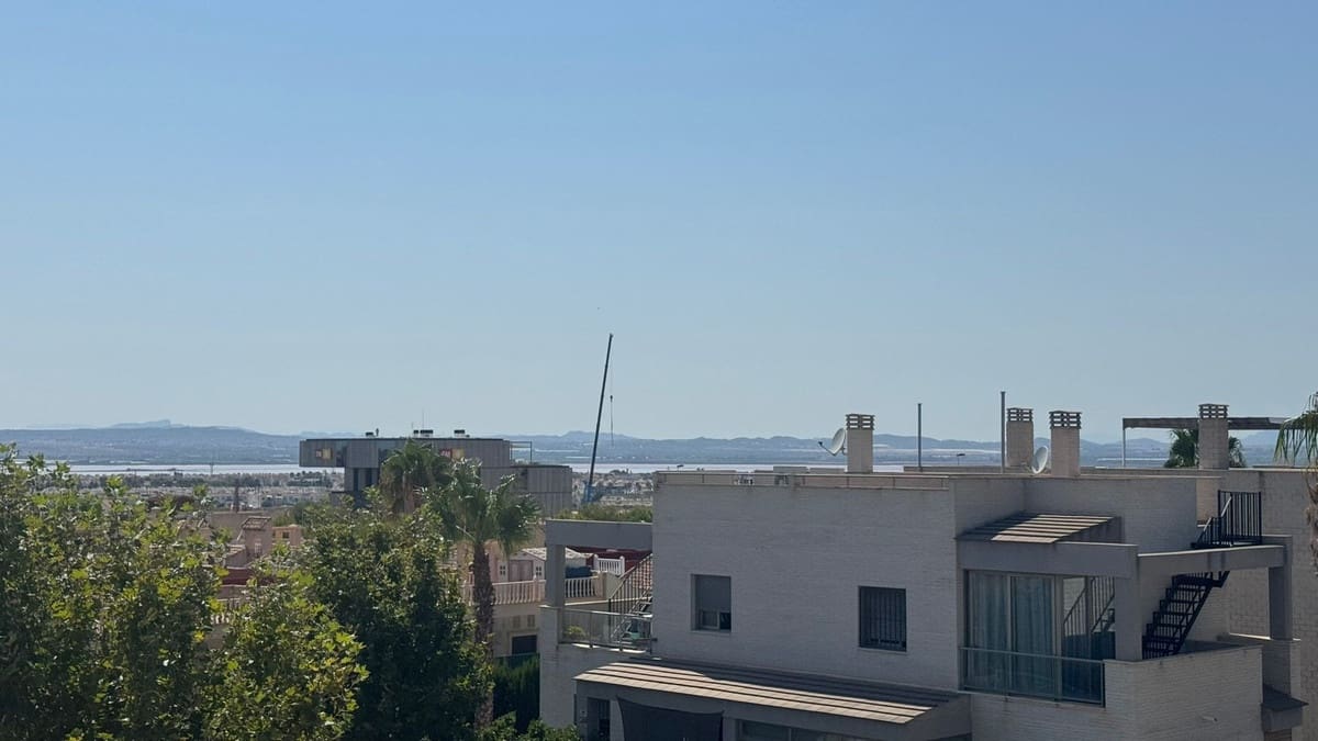 2 soverom Hus til salgs i Torrevieja med svømmebasseng garasje - € 240 000 (Ref: 9959029)