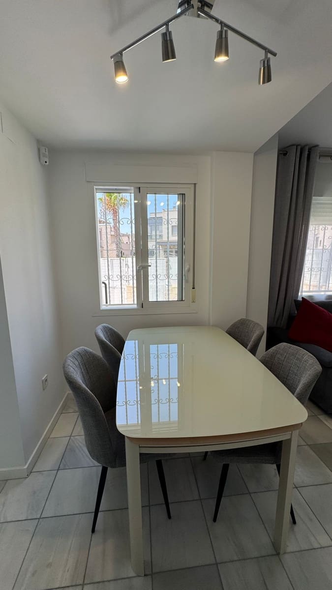 2 soverom Hus til salgs i Torrevieja med svømmebasseng garasje - € 240 000 (Ref: 9959029)