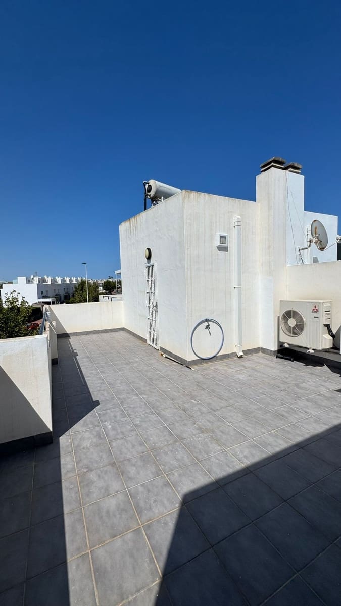 2 soverom Hus til salgs i Torrevieja med svømmebasseng garasje - € 240 000 (Ref: 9959029)