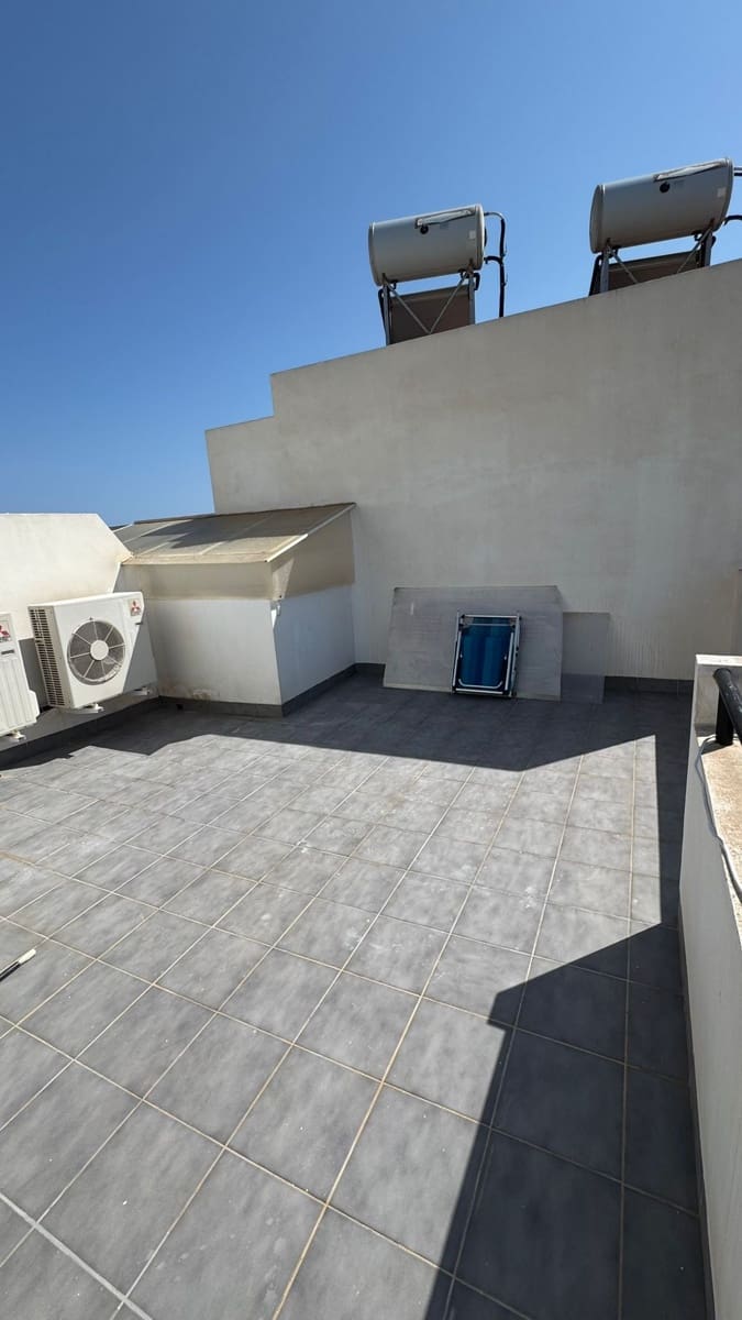 2 soverom Hus til salgs i Torrevieja med svømmebasseng garasje - € 240 000 (Ref: 9959029)
