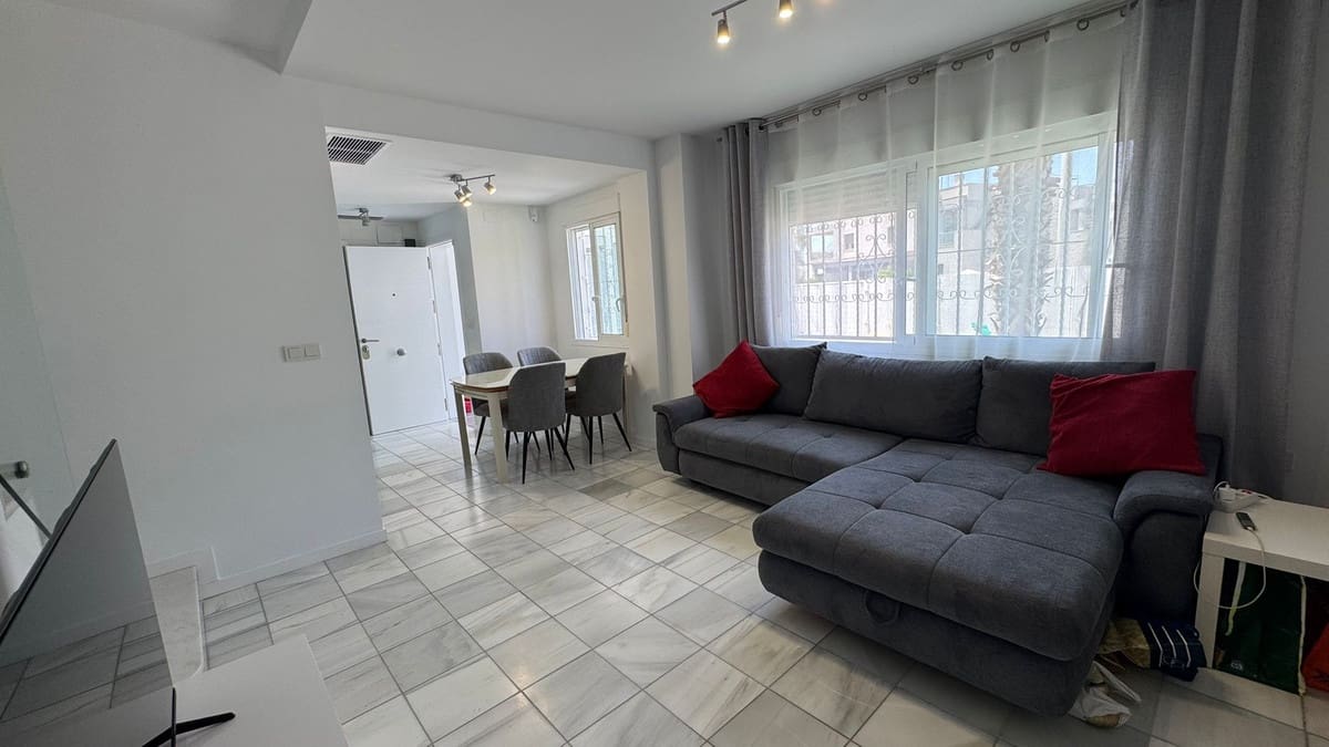 2 soverom Hus til salgs i Torrevieja med svømmebasseng garasje - € 240 000 (Ref: 9959029)