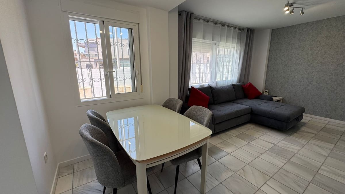 2 soverom Hus til salgs i Torrevieja med svømmebasseng garasje - € 240 000 (Ref: 9959029)
