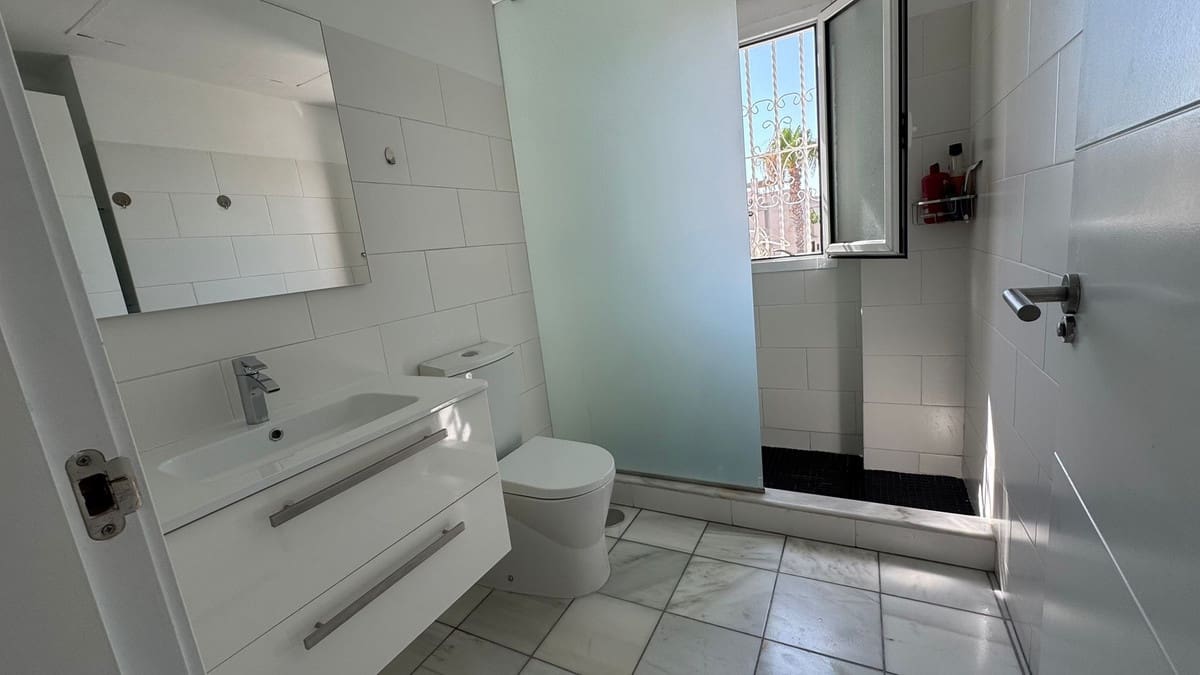 2 soverom Hus til salgs i Torrevieja med svømmebasseng garasje - € 240 000 (Ref: 9959029)