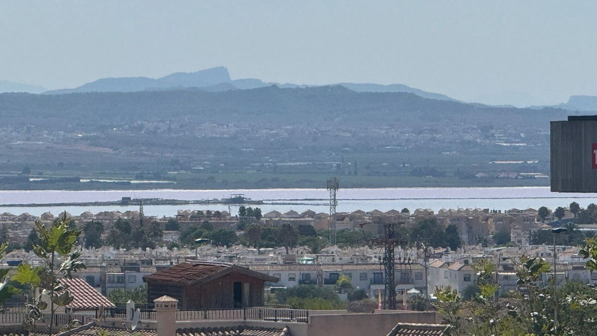 2 soverom Hus til salgs i Torrevieja med svømmebasseng garasje - € 240 000 (Ref: 9959029)