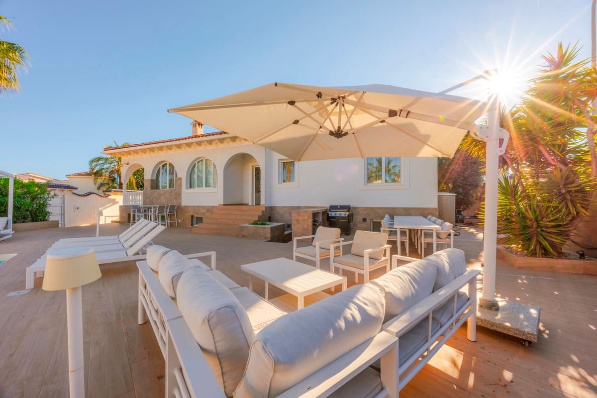 5 slaapkamer Villa te koop in Ciudad Quesada met zwembad garage - € 590.000 (Ref: 9959036)