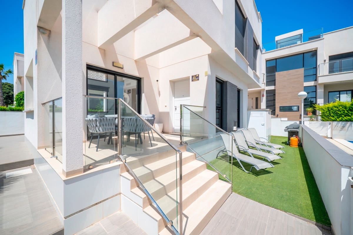 3 Zimmer Villa zu verkaufen in Ciudad Quesada mit Pool Garage - 399.000 € (Ref: 9959038)