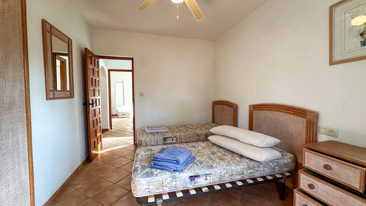 4 soverom Villa til salgs i Cabo Roig med svømmebasseng garasje - € 699 000 (Ref: 9959041)