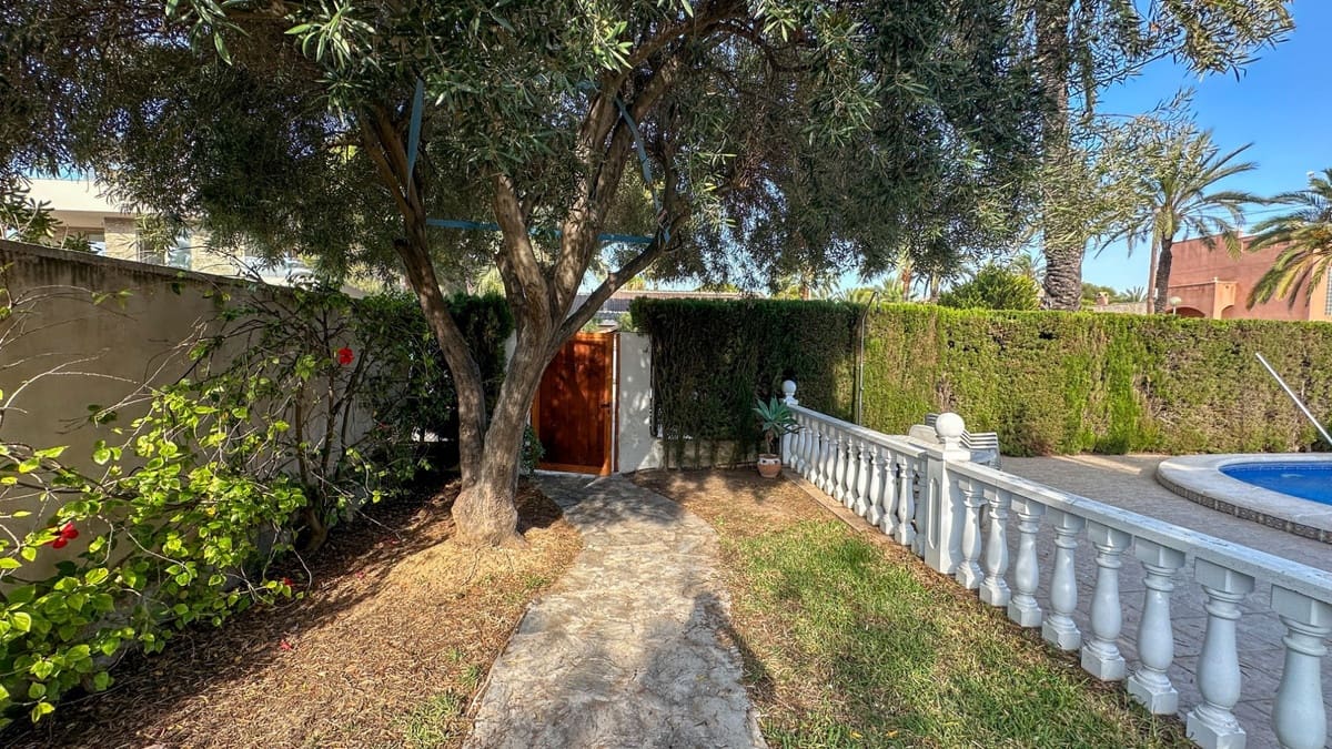 4 soverom Villa til salgs i Cabo Roig med svømmebasseng garasje - € 699 000 (Ref: 9959041)