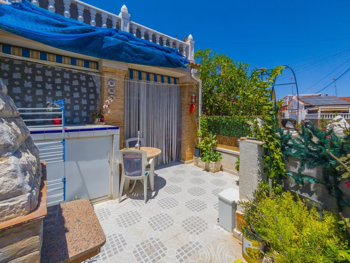 2 bedroom Townhouse for sale in Torrevieja - € 120,000 (Ref: 9959045)