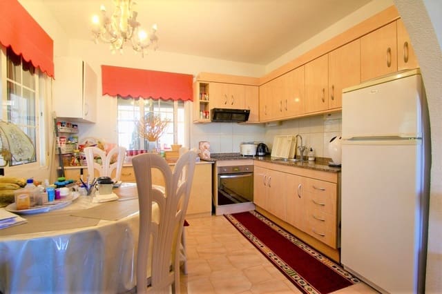 6 soverom Villa til salgs i Villamartin, Orihuela med svømmebasseng - € 469 000 (Ref: 9966062)