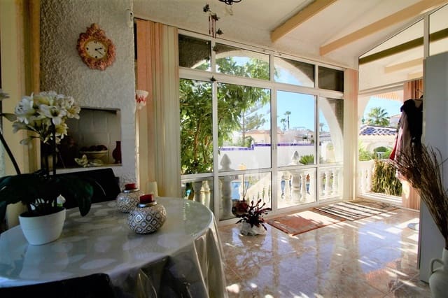 6 soverom Villa til salgs i Villamartin, Orihuela med svømmebasseng - € 469 000 (Ref: 9966062)