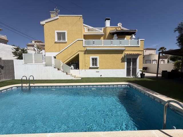 3 soverom Villa til salgs i Villamartin, Orihuela med svømmebasseng - € 399 990 (Ref: 9966966)