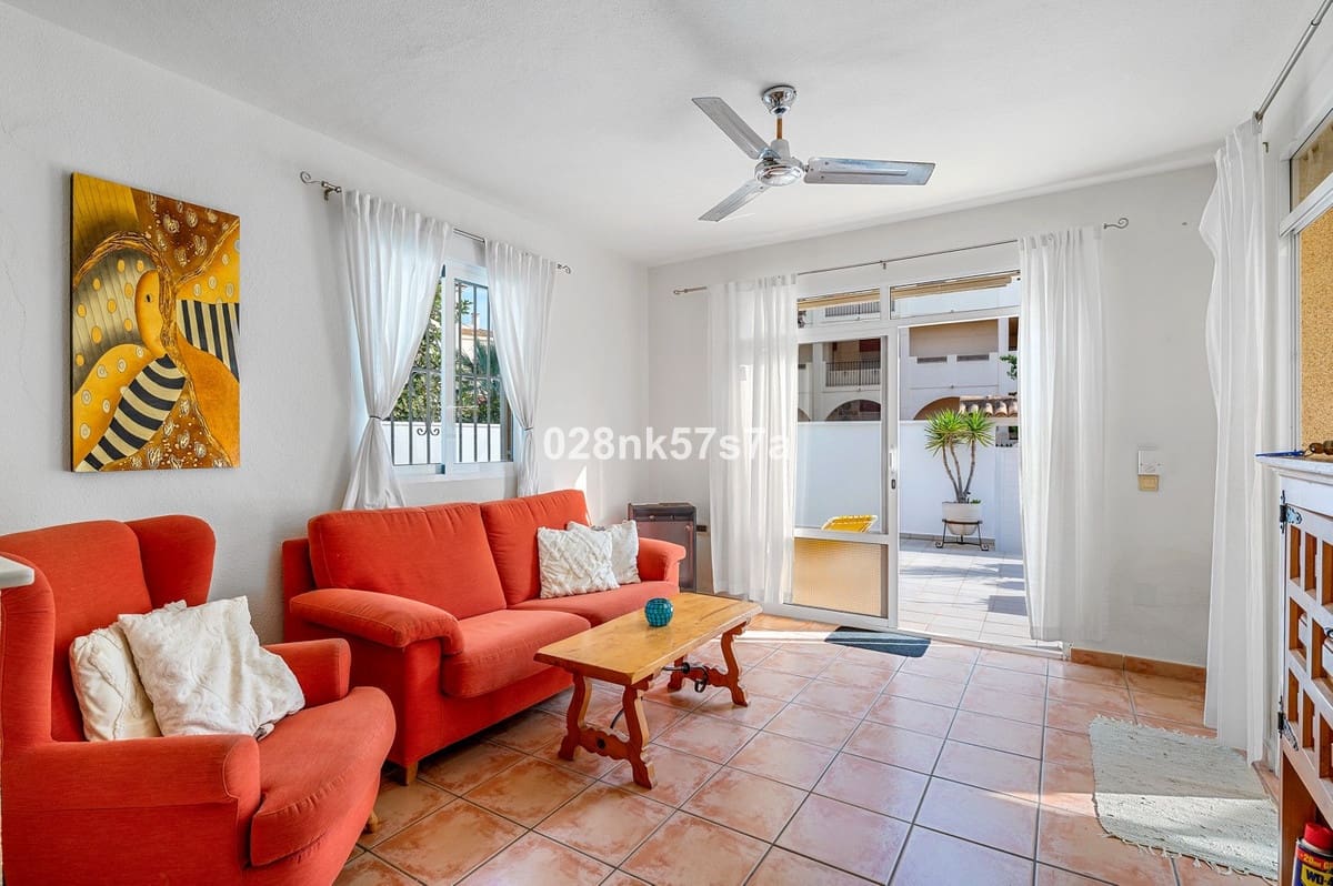 4 soveværelse Villa til salg i Playa Flamenca med swimmingpool - € 359.000 (Ref: 9969259)