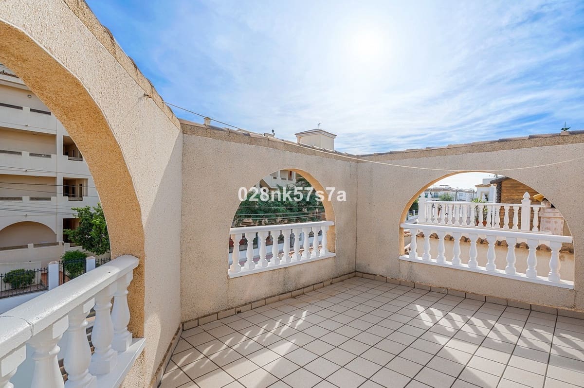 4 soveværelse Villa til salg i Playa Flamenca med swimmingpool - € 359.000 (Ref: 9969259)