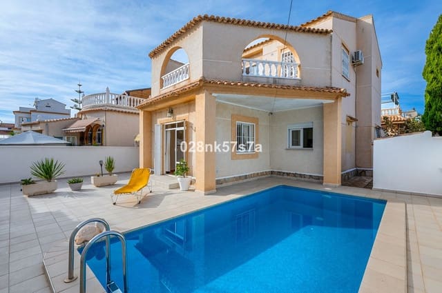 4 soveværelse Villa til salg i Playa Flamenca, Orihuela med swimmingpool - € 359.000 (Ref: 9969259)