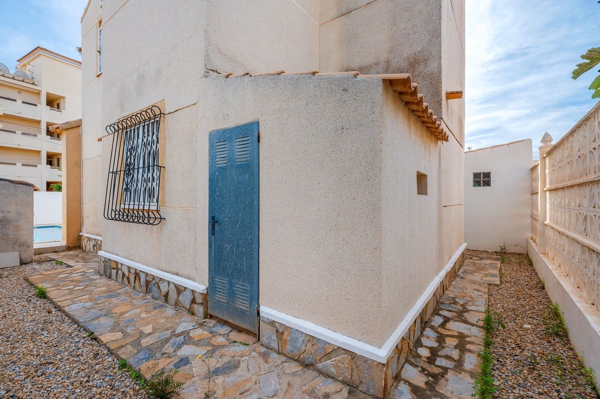 4 bedroom Villa for sale in Playa Flamenca with pool - € 359,000 (Ref: 9969259)