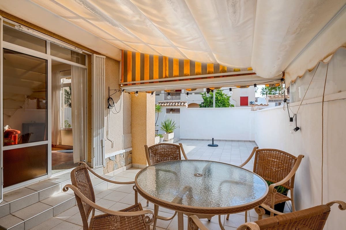 4 bedroom Villa for sale in Playa Flamenca with pool - € 359,000 (Ref: 9969259)