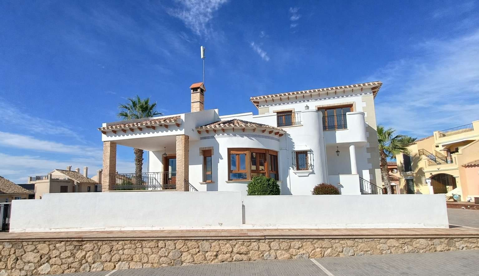 3 sypialnia Willa na sprzedaż w Algorfa z basenem garażem - 375 000 € (Ref: 9969260)