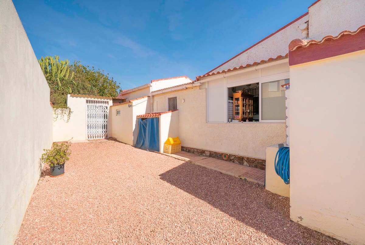 4 soverom Villa til salgs i Ciudad Quesada med svømmebasseng garasje - € 389 000 (Ref: 9969266)