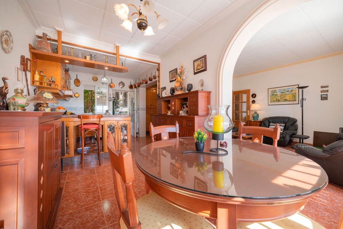 4 soverom Villa til salgs i Ciudad Quesada med svømmebasseng garasje - € 389 000 (Ref: 9969266)
