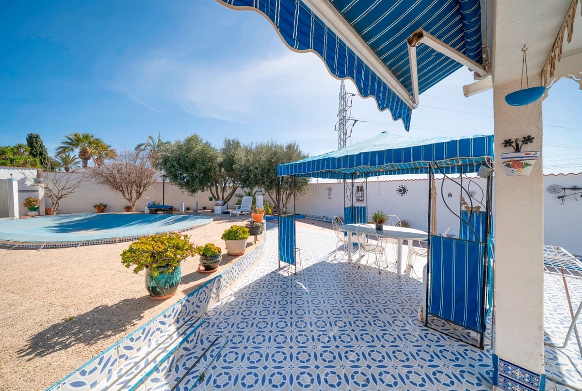 4 soverom Villa til salgs i Ciudad Quesada med svømmebasseng garasje - € 389 000 (Ref: 9969266)