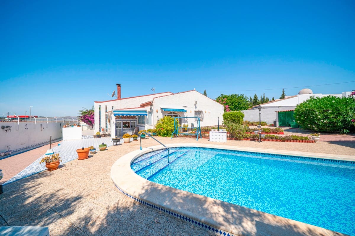 4 soverom Villa til salgs i Ciudad Quesada med svømmebasseng garasje - € 389 000 (Ref: 9969266)