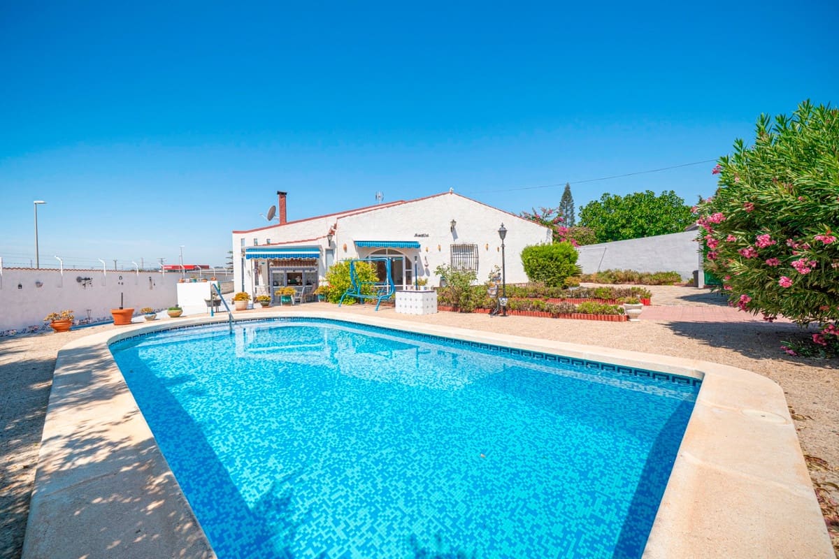4 soverom Villa til salgs i Ciudad Quesada med svømmebasseng garasje - € 389 000 (Ref: 9969266)