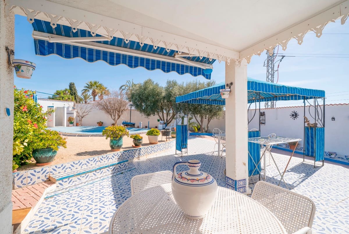 4 soverom Villa til salgs i Ciudad Quesada med svømmebasseng garasje - € 389 000 (Ref: 9969266)