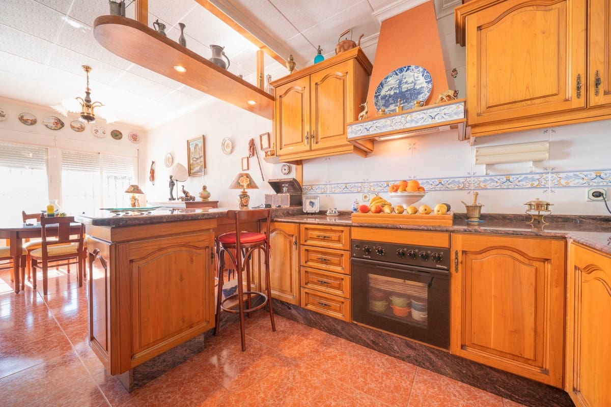 4 soverom Villa til salgs i Ciudad Quesada med svømmebasseng garasje - € 389 000 (Ref: 9969266)