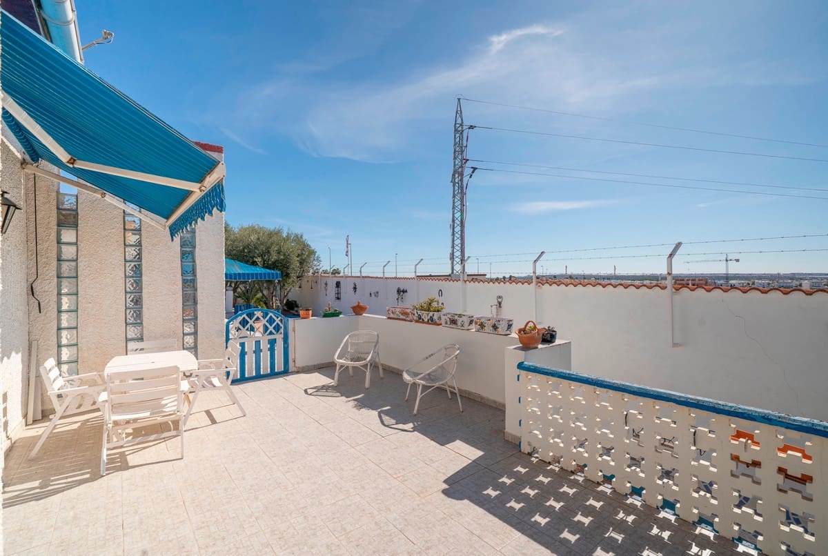 4 soverom Villa til salgs i Ciudad Quesada med svømmebasseng garasje - € 389 000 (Ref: 9969266)