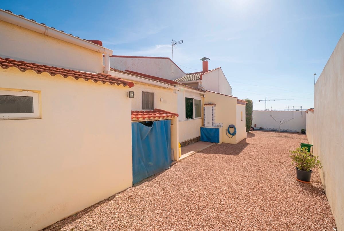 4 soverom Villa til salgs i Ciudad Quesada med svømmebasseng garasje - € 389 000 (Ref: 9969266)