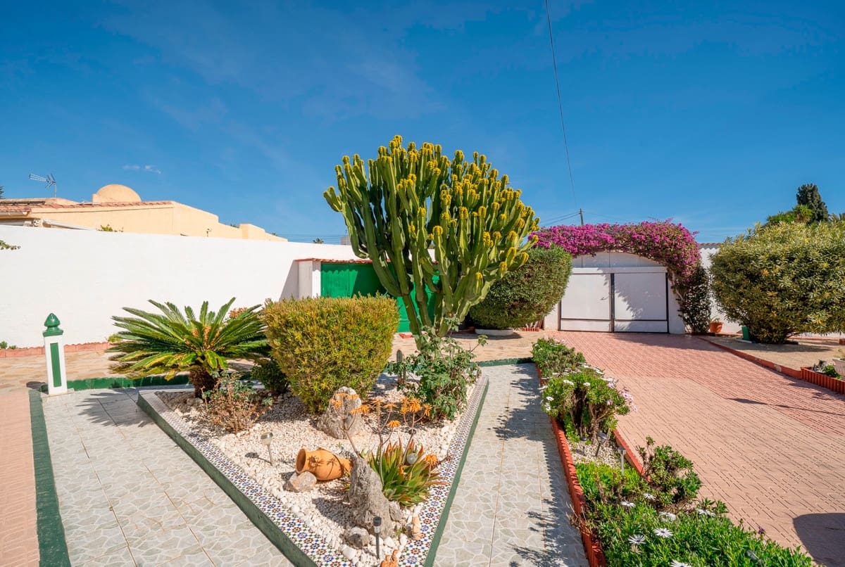 4 soverom Villa til salgs i Ciudad Quesada med svømmebasseng garasje - € 389 000 (Ref: 9969266)