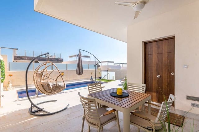 3 soverom Villa til salgs i Villamartin, Orihuela med svømmebasseng garasje - € 375 000 (Ref: 9969276)
