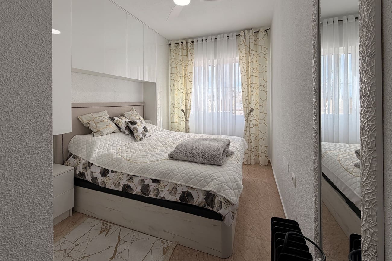2 soverom Leilighet til salgs i Torrevieja med svømmebasseng - € 145 000 (Ref: 9973866)