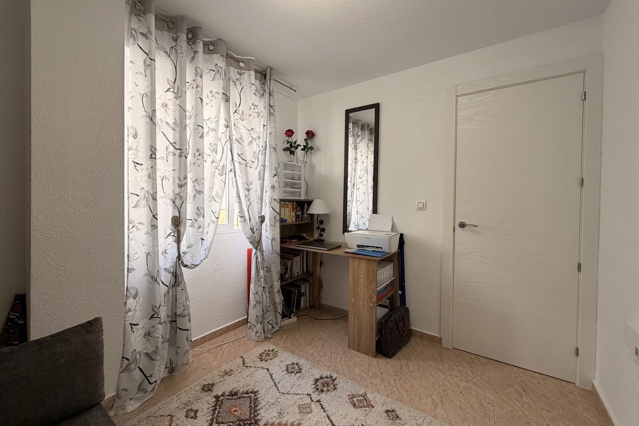 2 soverom Leilighet til salgs i Torrevieja med svømmebasseng - € 145 000 (Ref: 9973866)